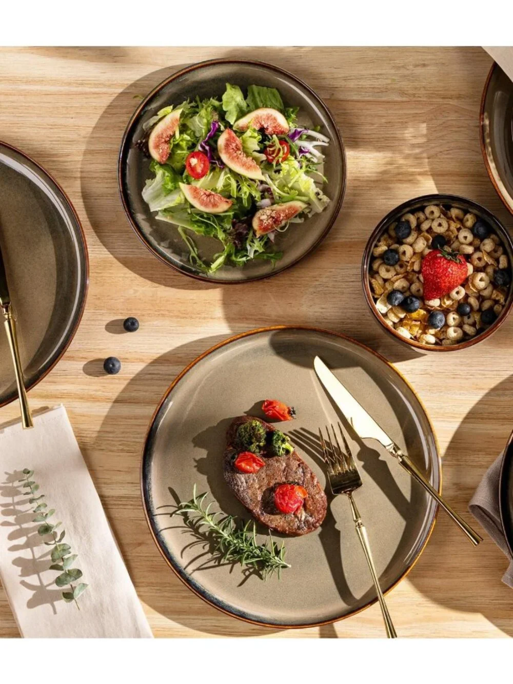 Stylish 12-Piece Ceramic Dinnerware Set for 4 - Plates & Bowls, Modern Design